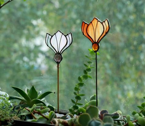 Roslynka - Etsy Canada Stained Glass Garden Stakes Patterns, Stain Glass Garden Stakes, Stained Glass Flower Patterns, Stained Glass Garden Stakes, Stained Glass Plant Stakes, Stained Glass Plants, Colorful Suncatcher, Stained Glass Garden Art, Garden Stick