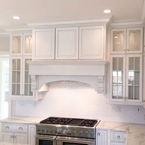 Kitchen Kitchen Mantle, Kitchen Hood Ideas, Kitchen Hood Design, Kitchen Cabinet Shelves, Kitchen Vent Hood, Kitchen Vent, Classic White Kitchen, Kitchen Hood, Kitchen Design Open