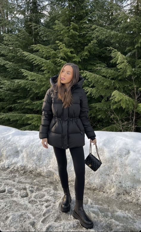 Black Puffer Coat Outfit, Black Puffer Jacket Outfit, Coat Outfits For Women, Puffer Coat Outfit, Snow Outfits For Women, Puffer Outfit, Winter Jacket Outfits, Black Puffer Coat, My Wedding Dress