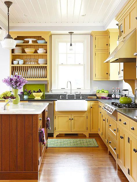 Yellow Kitchen Designs, Yellow Kitchen Cabinets, Kitchen Cabinet Color Ideas, Kitchen Cabinet Trends, Yellow Cabinets, Cottage Kitchen Design, Yellow Kitchen Decor, Cottage Style Kitchen, Painted Kitchen Cabinets Colors