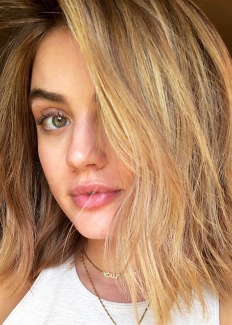 Lucy Hale Eva Tramell, Blonde Hair Blue Eyes Makeup, Balayage Hair Blonde Short, Balayage Hair Caramel, Balayage Short, Color Balayage, Balayage Hair Dark, Spring Hair Color, Caramel Hair