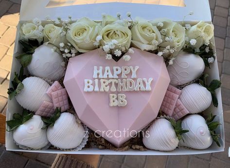 Breakable Heart With Flowers, Birthday Breakable Chocolate Heart, Pink Breakable Heart, Breakable Chocolate Heart Ideas Birthday, Breakable Heart Birthday, Happy Birthday Breakable Heart, Birthday Breakable Heart, Happy Birthday Strawberries, Eternal Bouquet