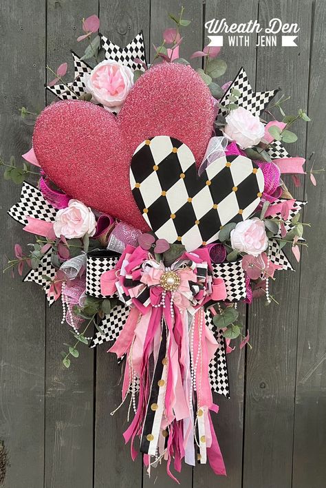 Valentines Wreaths & Garlands, Valentines Day Wreaths Front Doors, Valentines Day Tree Decorations, Valentines Day Wreath Diy, Valentines Centerpiece Ideas, Valentine Wreath Ideas, February Decorations, Valentine Wreaths For Front Door, Valentines Wreath Ideas