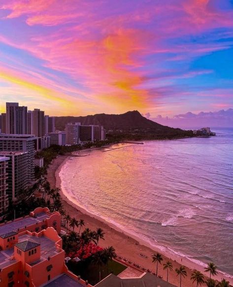 Waikiki Beach Hawaii | Magical morning ✨Waikiki sunrise | Facebook Waikiki Hawaii Beach, Magical Sky, Waikiki Hawaii, Beach Hawaii, Visit Hawaii, Waikiki Beach, Hawaiian Islands, Oh The Places Youll Go, Oahu