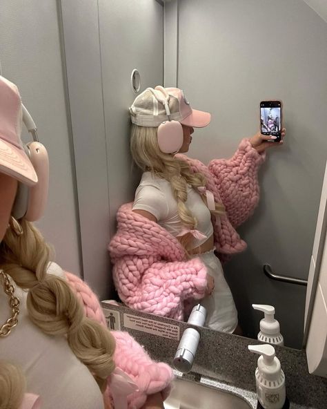 All Posts • Instagram Airport Pink Aesthetic, Girly Travel Aesthetic, Feminine Airport Outfit, Pink Airport Aesthetic, Airport Outfit Pink, Pink Airport Outfit, Manila Outfit, Airport Outfit Aesthetic, Airport Selfie