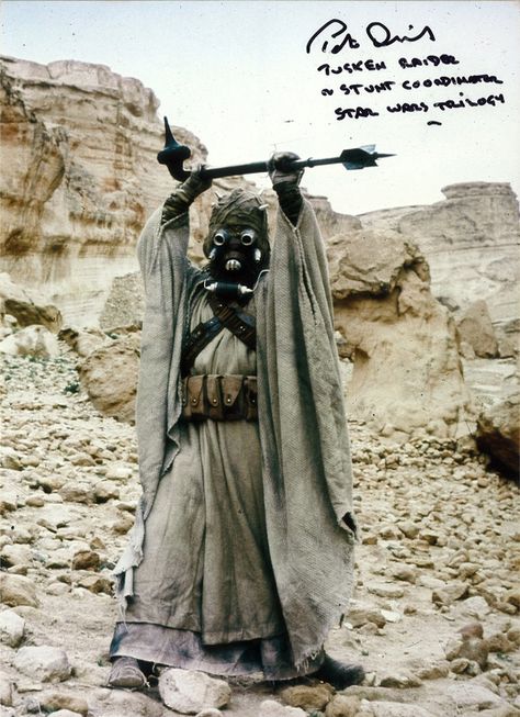 Star Wars, 1977. Tusken Raider still signed by Peter Diamond, stunt coordinator for the original trilogy. Sand People, Tusken Raider, Star Wars Planets, Star Wars Episode Iv, Dark Side Star Wars, Star Wars Fashion, Star Wars Diy, Star Wars 1977, Star Wars Models