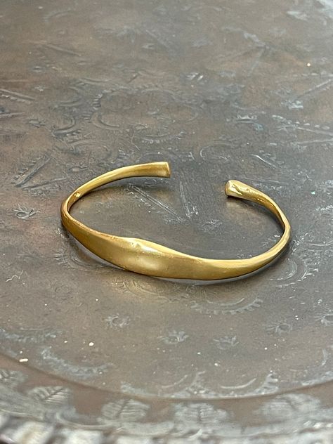 21 ct gold plated brass.                            Designed by our Turkish designer. Handcrafted with great care. Bronze Tan, Boho Bangle, Womens Bangles, Bangle Gold, Wrist Jewelry, Gold Armband, The Bangles, Bronze Jewelry, Jewelry Workshop