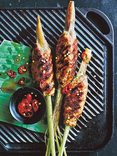 Lemon Grass Chicken, Tandoori Sauce, Lemongrass Recipes, Prawn Skewers, Donna Hay Recipes, Pork Skewers, Chicken Skewer Recipe, Donna Hay, Skewer Recipes