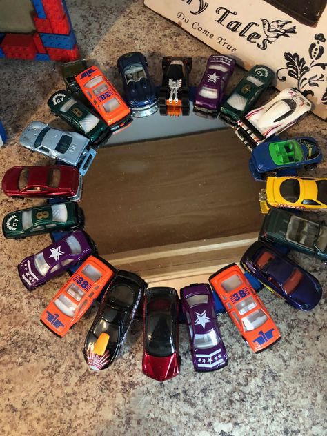 Hot Wheels Diy, Dream Setup, Car Themes, Room Stuff, Matchbox Cars, Makeover Ideas, Boys Bedroom, Boy's Bedroom