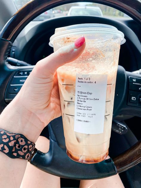 Starbucks Cold Brew Order, Carmel Drizzle, Coffee Orders, Cinnamon Dolce Latte, Cold Starbucks Drinks, Starbucks Orders, Starbucks Drinks Diy, Secret Starbucks Recipes, Iced Starbucks Drinks