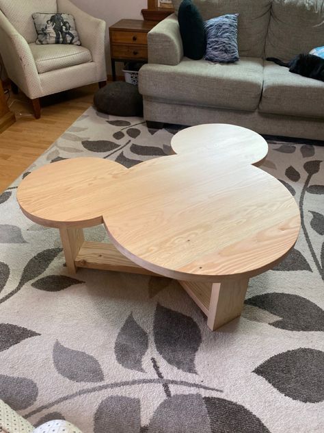 Disney Decor Diy Craft Ideas, Mickey Mouse Wood Projects, Mickey Mouse Furniture, Disney Themed Living Room, Disney Living Room Ideas, Disney Home Decor Ideas, Disney Wood Projects, Disney Room Ideas For Adults, Disney Living Room