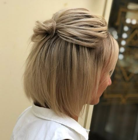 Cute Knotted Half Updo for Bob Bob Updo Hairstyles, Bob Updo, Updos For Short Hair, Banana Hair Clips, Easy Hair Updos, Hairdos For Short Hair, Peinados Fáciles Para Cabello Corto, Penteado Cabelo Curto, Cute Hairstyles For Short Hair