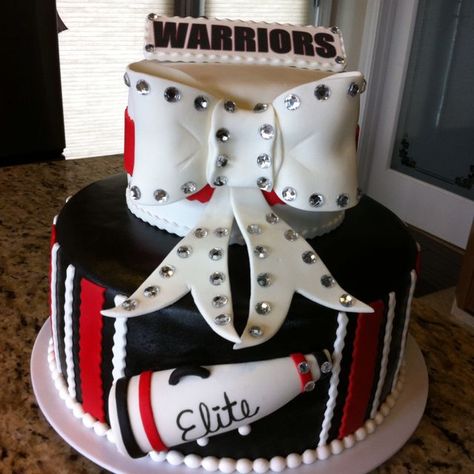 Cheer Cake, Cheer Birthday Party, Cheerleader Birthday, Cake Party Ideas, Cheerleading Party, Cheer Banquet, Cheerleading Ideas, Cheer Spirit, Cheer Camp