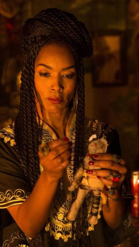 New Orleans Witch, Voodoo Priestess, Baron Samedi, Marie Laveau, Ahs Coven, American Horror Story Coven, Angela Bassett, Twitter Layouts, Big Easy