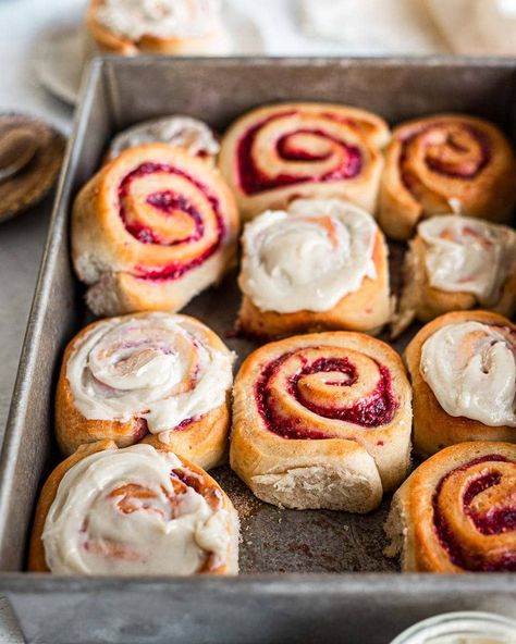 Buttery, soft and pillowy vegan cinnamon rolls with a raspberry jam donut filling. They happen to be vegan, are easy to make and have no weird ingredients! Jam Cinnamon Rolls, Raspberry Jam Donut, Rainbow Nourishments, Vegan Jam, Cinnamon Rolls Vegan, Blueberry Cinnamon Rolls, Cinnamon Scrolls, Jam Donut, Donut Filling