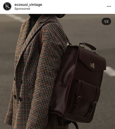 Dark Academia Backpack For School, Old Money Backpack For School, Brown Backpack Outfit, Dark Academia School Bag, Old Money Backpack, Bagpack Outfit Style, Dark Academia Backpack, Dark Academia Bag, Minimalist Wardrobe Essentials