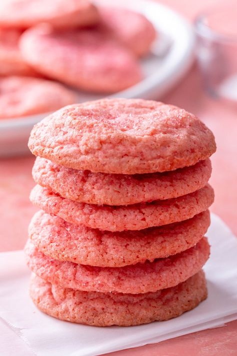 Strawberry Sugar Cookies Recipe Strawberry Sugar Cookie Recipe, Chewy Sugar Cookie Recipe, Strawberry Sugar Cookies, Strawberry Sugar, Butter Sugar Cookies, Strawberry Cake Mix, Chewy Sugar Cookies, Strawberry Cookies, Strawberry Flavor