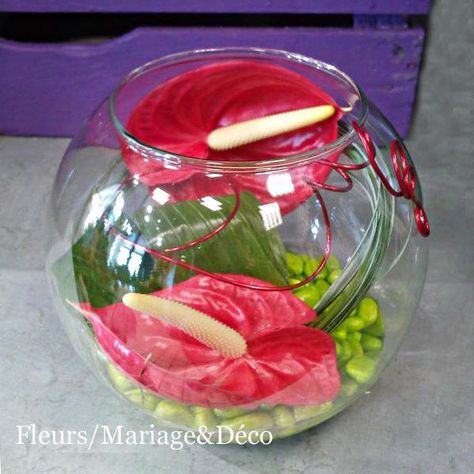 Décoration de table - Fleurs & Déco Red Anthurium, Decoration Buffet, Wine Glass Decor, Fiesta Tropical, Womens Conference, Decoration Photo, Silk Flower Arrangements, Romantic Decor, Wedding Prep