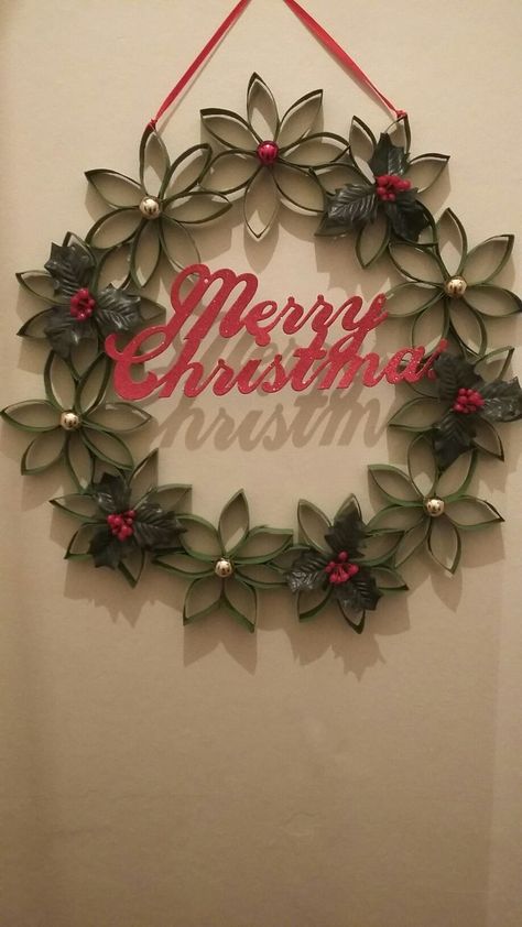 Christmas Decor With Toilet Paper Rolls, Roll Wreath, Diy Christmas Paper, Toilet Paper Crafts, Noel Diy, Toilet Paper Roll Crafts, Christmas Paper Crafts, Paper Roll Crafts, Diy Paper Crafts Decoration