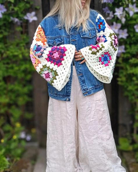 ✨ FOR SALE - AVAILABLE ✨ Upcycled vintage denim jacket with handmade (by me) granny square crochet sleeves ❤️ DM to purchase 🫶🏻 Crochet On Denim, Revamp Jeans, Crochet Blanket Jacket, Denim Jacket Ideas, Jeans Jacket Outfit, Granny Square Jacket, Denim Crochet, Crochet Long Sleeve Tops, Crochet Sleeves