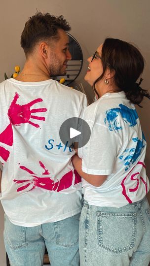 Hug Tshirt Painting, Hug Shirts With Paint, Painting Date, Tshirt Painting, Anniversary Gifts For Couples, Diy Shirt, Couple Shirts, White Painting, White Shirt