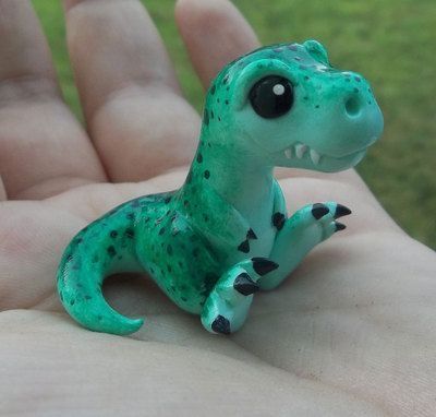 Sheldon The Tiny Dinosaur, Polymer Clay Kunst, Polymer Clay Dragon, Polymer Clay Figures, Clay Dragon, Polymer Clay Sculptures, Polymer Clay Animals, Cute Polymer Clay, Clay Figurine