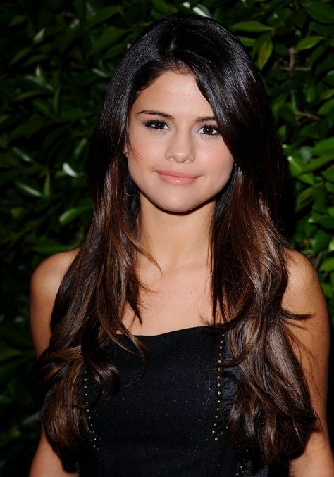 Selena Gomez 2011, Selena Gomez Tumblr, Selena Gomez Dress, Selena Gomez Wallpaper, Old Celebrities, Long Brunette Hair, Selena Gomez Cute, Selena Gomez Photos, Selena Gomez Pictures