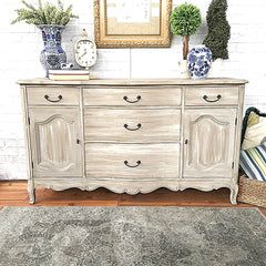 Annie Sloan Old Ochre, Annie Sloan French Linen, Space Home Decor, Chalk Paint Colors, Painted Drawers, Distressed Furniture, Chalk Paint Furniture, Refurbished Furniture, Paint Furniture