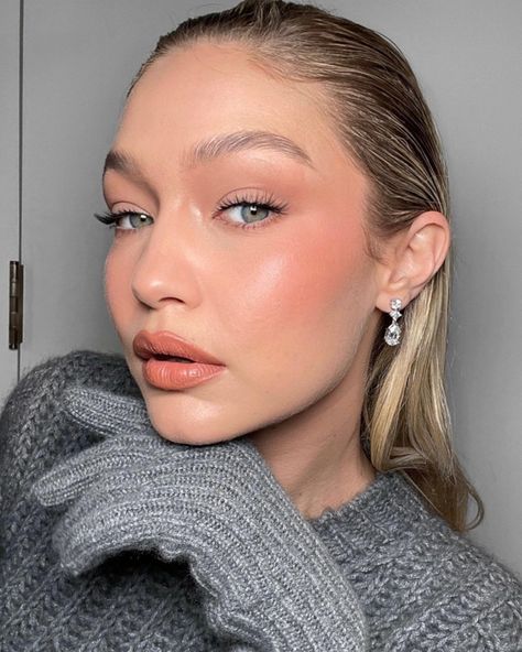 Gigi Hadid Makeup Natural, Gigi Hadid Makeup, Soft Autumn Makeup, Gigi Hadid Looks, Round Face Makeup, Bad Makeup, Gigi Style, Bella Gigi Hadid, Soft Beauty