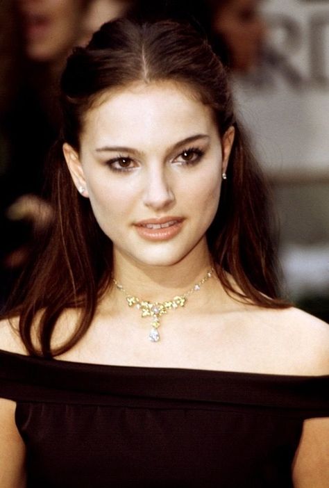 Natalie Portman, Long Hair, A Woman, Hair, Gold, Black