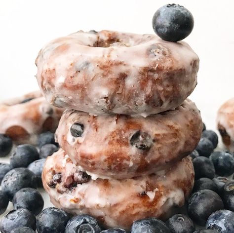 Blueberry Doughnuts Blueberry Doughnuts, Sour Cream Donut, Blueberry Cake Donuts, Doughnut Recipes, Cream Donut, Doughnut Recipe Easy, Cake Donuts Recipe, Baked Donut, Blueberry Donuts