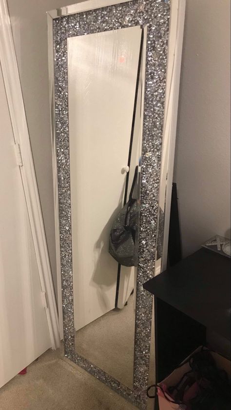 Body Mirror Room Ideas, Sparkly Mirror, Mirrored Furniture Decor, Glitter Room, Glitter Mirror, Glam Bedroom Decor, Girl Apartment Decor, Glam Bedroom, Luxury Room Bedroom