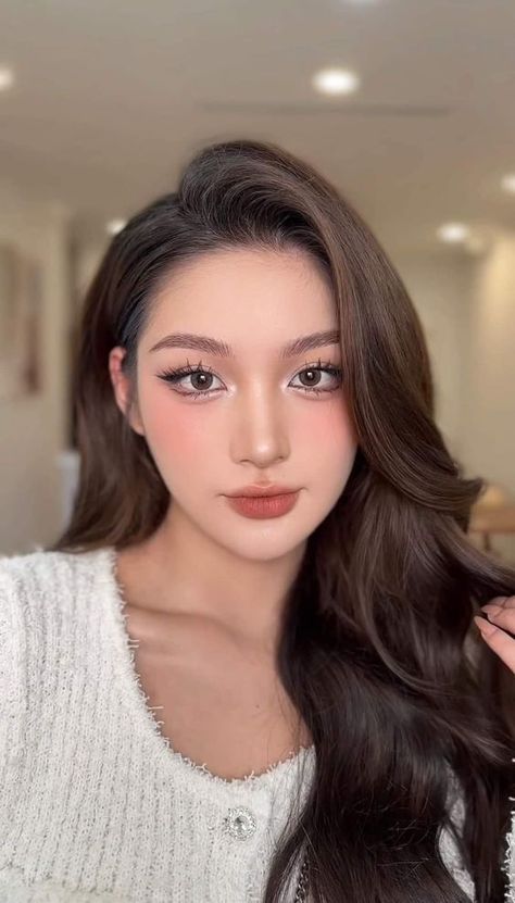 Korean Looks Makeup, Make Up Inspo For Graduation, Make Up Looks For Graduation, Yearbook Makeup Looks, Thai Makeup Looks, Graduation Look Makeup, Bride Makeup Asian, Korean Wedding Makeup, Make Up Douyin