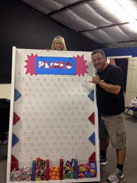 Carnival Games Fundraiser Booth Ideas, School Fall Festival Fundraiser Ideas, School Harvest Festival Games, Halloween Plinko Board Diy, Diy Plinko Board Cardboard, Easy Fall Festival Booth Ideas, Booth Fundraiser Ideas, Halloween Fall Festival Games, Game Night Photo Backdrop