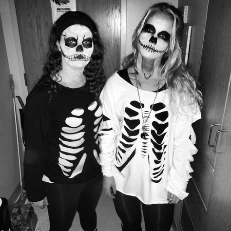 Tshirt Skeleton Costume Diy, Cute Skeleton Costume For Women, Skeloten Costume, Skeleton Costume Women Diy, Homemade Skeleton Costume Diy, Skeleton Diy Costume, Skeleton Shirt Diy, Diy Skeleton Costume Women, Women Skeleton Costume