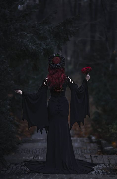 Red Hair Photoshoot, Fashion Red Hair, Dark Bride, Hair Photoshoot, Favorite Aesthetic, Gothic Bride, 40 And Fabulous, Vampire Queen, Dark Wedding