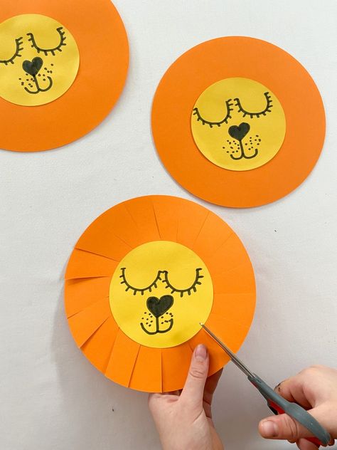 Preschool Paper Activities, Crafts To Do With Construction Paper, Art For 3 Yrs Old, African Animals Activities For Kids, Cut Activities For Kids, Left And Right Activities Preschool, Scissor Activities For Preschool, Circle Activities For Preschool, Name Crafts For Kids