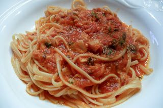 FEAST EVERYDAY: Linguine with Red Clam Sauce Red Clam Sauce Linguine, Red Clam Sauce Recipe, Clam Sauce Recipe, Red Clam Sauce, Fabio Viviani, Clam Sauce Linguine, White Clam Sauce, Linguine Recipes, Clam Sauce