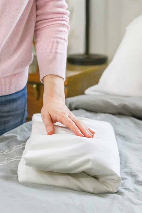 How To Fold A Fitted Sheet (Video) | Hello Nest Homemade Liquid Dishwasher Detergent, Uses For Lavender, Daily Cleaning Routine, Swiffer Pads, Lavender Linen Spray, Folding Fitted Sheets, Homemade Soda, How To Fold Towels, How To Fold