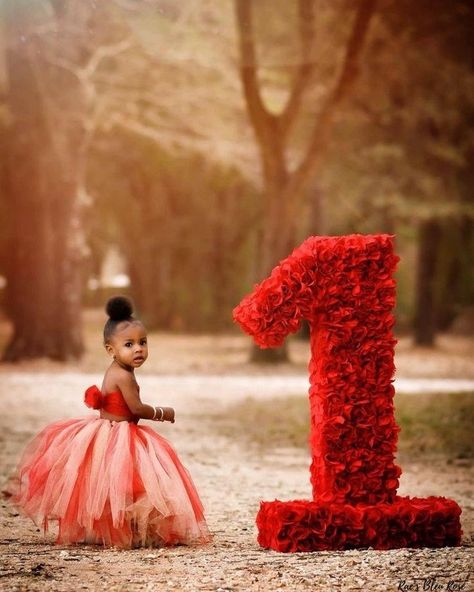 𝓑𝓵𝓪𝓬𝓴 𝓑𝓪𝓫𝓲𝓮𝓼 𝓟𝓪𝓰𝓮 on Instagram: “Happy 1st Birthday to my beautiful daughter, Baby Rose, Daddy loves you❤️ Instagram: @_littlebrowngirls . . . . . . #blackbaby #babyshower…” 2nd Birthday Photoshoot, Birthday Photo Ideas, Birthday Photoshoot Ideas, Baby Birthday Photoshoot, Cute Mixed Babies, Cute Black Babies, Newborn Baby Photoshoot, Beautiful Black Babies, Easy Birthday