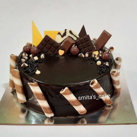 Dutch truffle Cake for chocolate lovers Dutch Truffle Cake, Chocolate Truffles Cake, Cake For Chocolate Lovers, Choco Truffle Cake, Choco Truffle, Cake Heart, Truffle Cake, Chocolate Truffle Cake, Birthday Wishes Cake