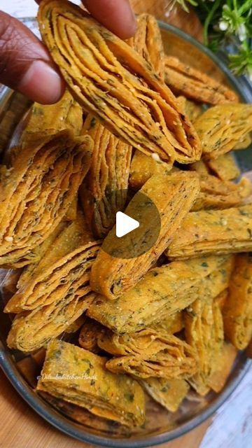 Methi Mathri Recipe, Healthy Snacks Recipes Homemade, Healthy Snacks Recipes Indian, Veg Snacks Recipes, Healthy Snacks Indian, Indian Dry Snacks, Healthy Recipes Indian, Snacks Recipes Indian, Kids Healthy Snacks