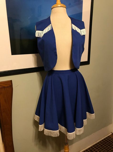 Dance Costume Ideas, Mc Outfit, Rodeo Queen Clothes, Queen Clothes, Cowboys Cheerleaders, Vintage Western Wear, Cowgirl Dresses, Queen Outfit, Rodeo Queen