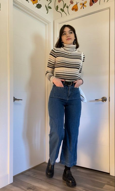 Vagabond Cosmo 2.0 Outfit, Vagabond Loafers Outfit, Rollas Sailor Jean, Wide Leg Pants Loafers, Sailor Jeans Outfit, Modest Outfits Jeans, Cute Modest Outfits With Jeans, Modest Jeans Outfit, Thrift Jeans