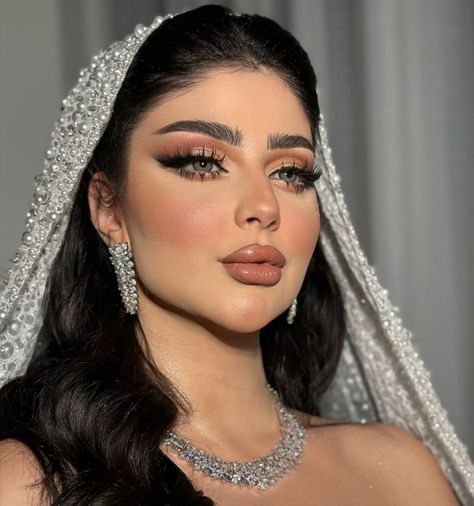 Arabic Makeup Wedding, Khaliji Makeup, Arab Bride Makeup, Arabic Bride Makeup, Arab Bridal Makeup, Arabic Wedding Makeup, Arab Makeup Looks, Arab Wedding Makeup, Royal Bridal Makeup