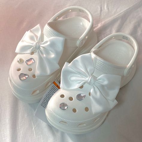 White Crocs Aesthetic, Crocs Aesthetic Outfit, Wedding Crocs, Korean Fashion Kpop Bts, Crocs Aesthetic, Disney Park Outfit, Cosrx Snail Mucin, Long Bridal Robe, Crocs Outfit