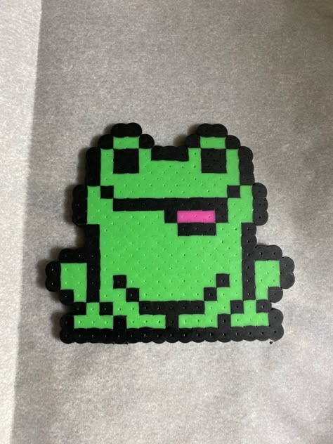 Frog Pearl Bead, Pickle Perler Bead Pattern, Small Frog Perler Bead Pattern, Fuse Beads Aesthetic, Perler Beads Frogs, Perler Beads Ideas Animals, Frog Hama Beads, Green Perler Bead Pattern, Perler Frog