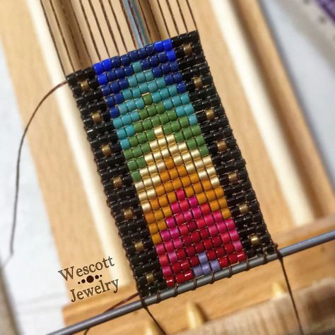 Free Bead Loom Pattern – Rainbow Chevron Ombre with Border – Wescott Jewelry Beading Loom, Bead Loom Designs, Loom Jewelry, Bead Loom Pattern, Loom Bracelet Patterns, Loom Pattern, Bead Weaving Patterns, Bead Loom Bracelets, Bead Loom Patterns