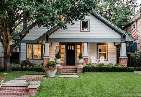 Craftsman House Colors, Craftsman Bungalow Exterior, 1920s Craftsman, Craftsman Cottage, 1920s House, Bungalow Exterior, Bungalow Homes, Craftsman Exterior, Craftsman Home