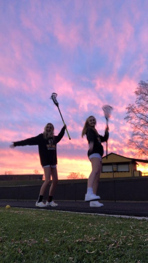 Preppy Lacrosse, Lax Girls, Crocs Fashion, Lacrosse Sticks, Lacrosse Girls, New Year New Me, Cute Friend Pictures, Swim Team, Sports Pictures